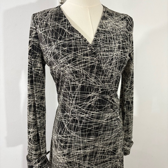 The Limited Sz S Black White String Line Wrap Dress Long Sleeve V Neck Career - Picture 2 of 11
